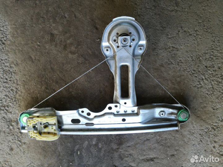 Стеклоподъемник механический задний правый Ford