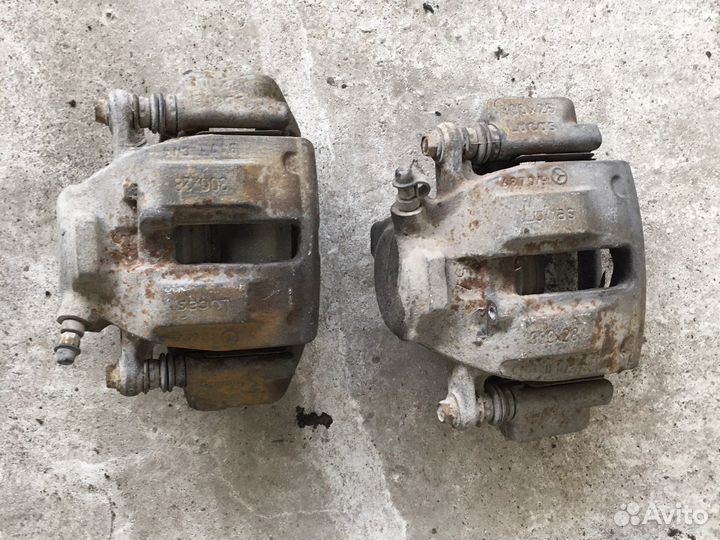 Суппорт передний Mercedes W203 (3096)