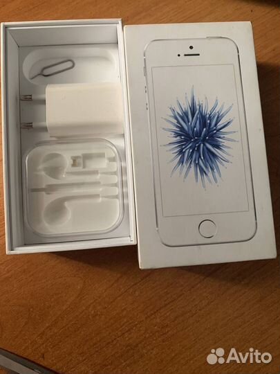 Телефон iPhone se 2016 32gb