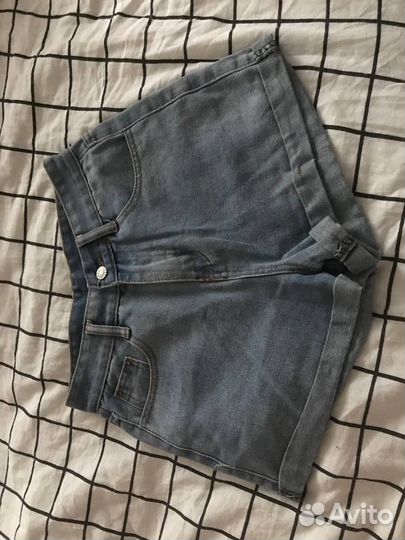Джинсовые шорты на высокой талии
