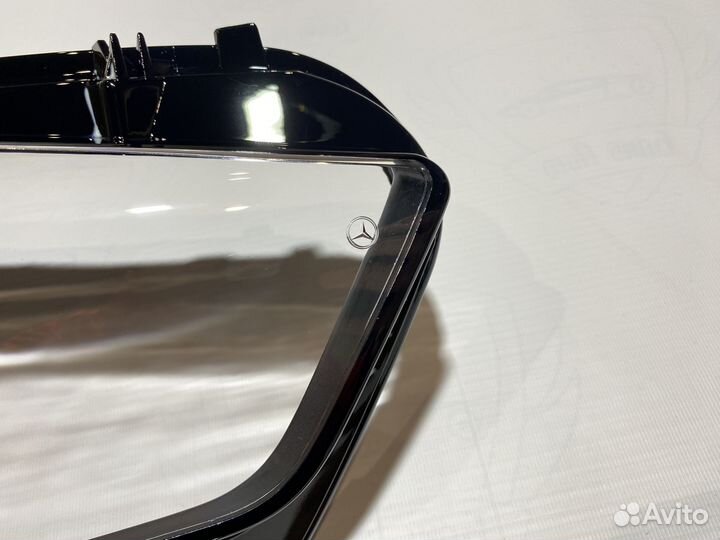 Правое стекло фары Mercedes W118 C118 X118