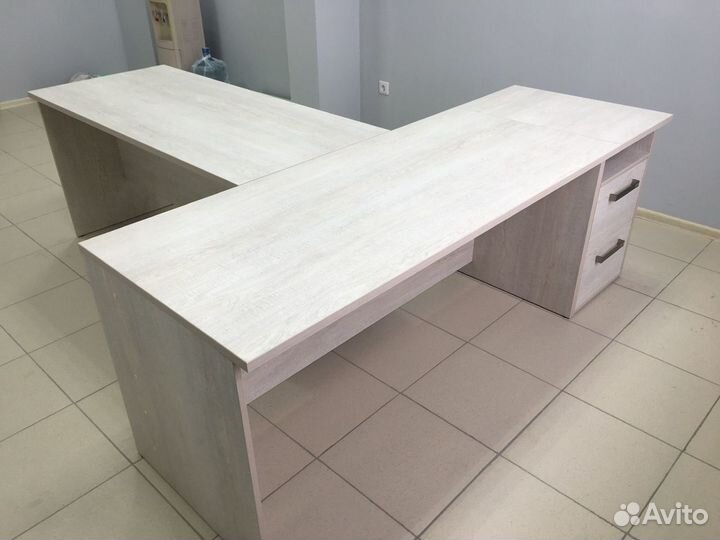 Столы, тумбы, офисная мебель