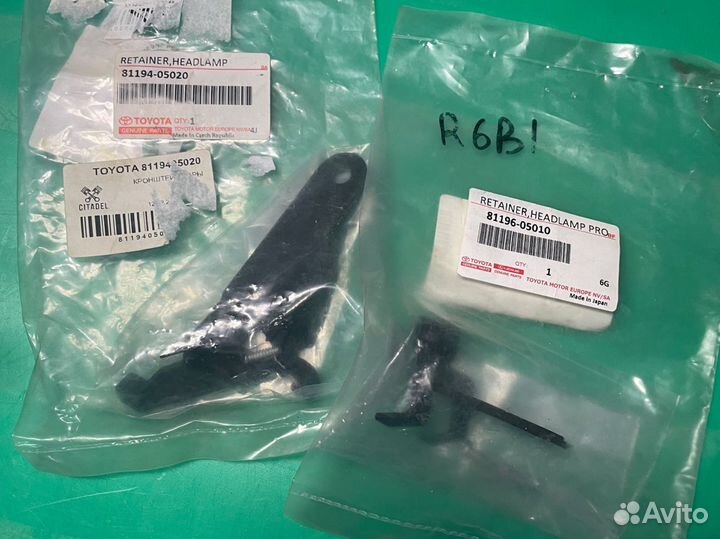 Кронштейн крепления фары левой toyota 8119605010