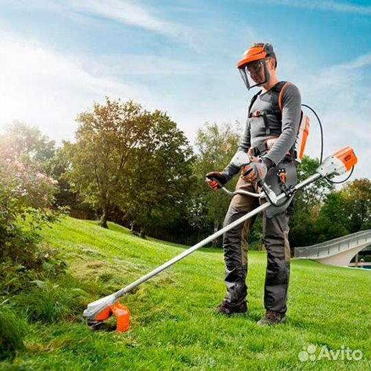 Покос травы триммером