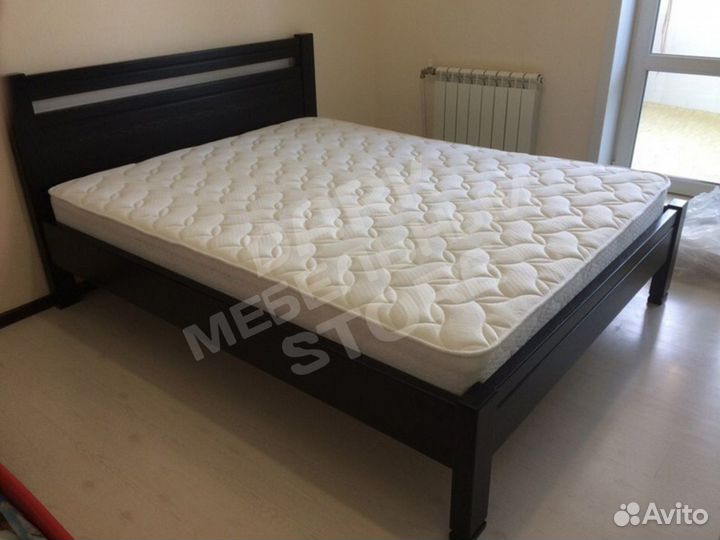 Кровать массив