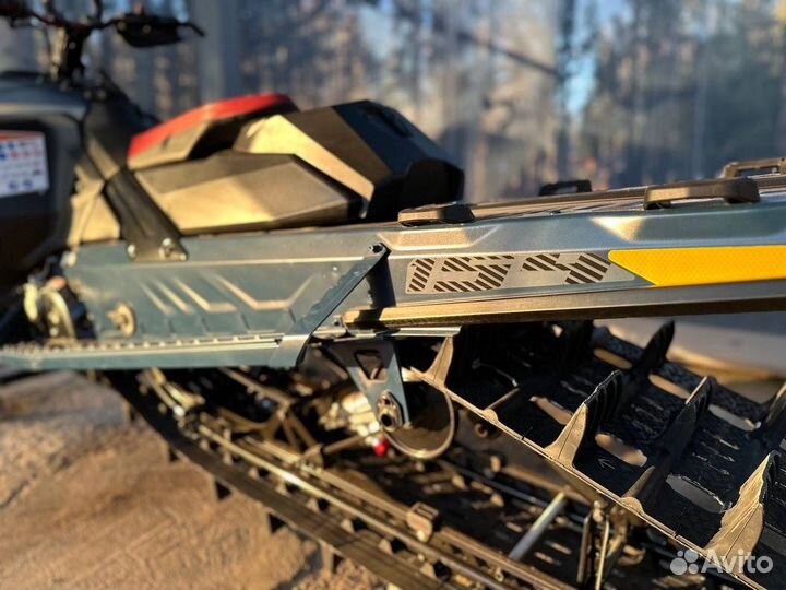 BRP Ski-Doo Summit X Expert 154 850 E-TEC 2025