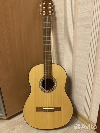 Классическая гитара шестиструнная