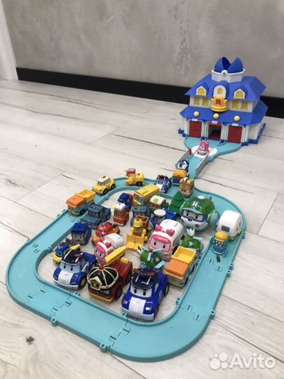 Штаб квартира поли робокар