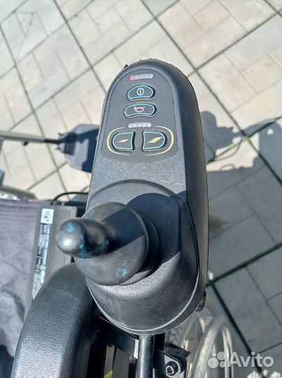 Инвалидная коляска с электроприводом