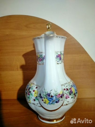 Кофейник фарфоровый