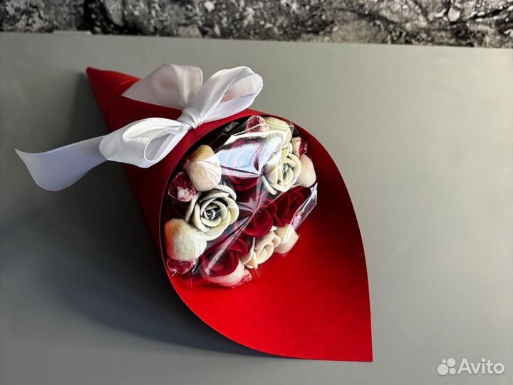 Букеты из шоколада к 8 марта