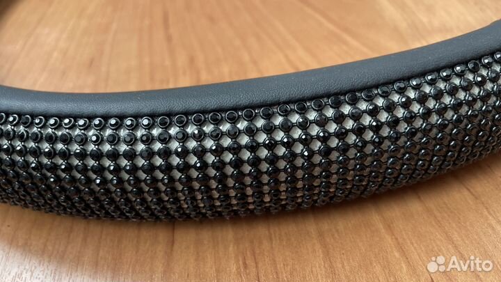 Оплетка на руль со стразами