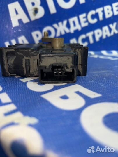 Моторчик заслонок отопителя Mazda 3 Bk седан 2006