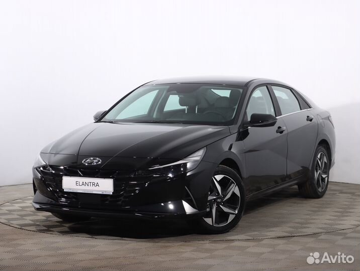 Hyundai Elantra, 2022