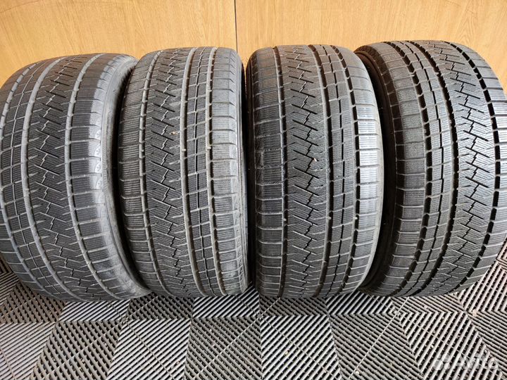 Triangle Snowlink TWT02 245/40 R20 и 275/35 R20