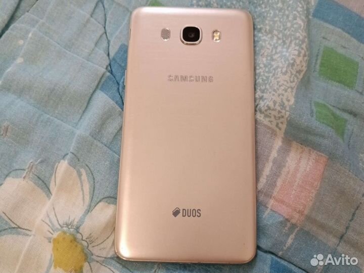 Телефон Samsung galaxy j7