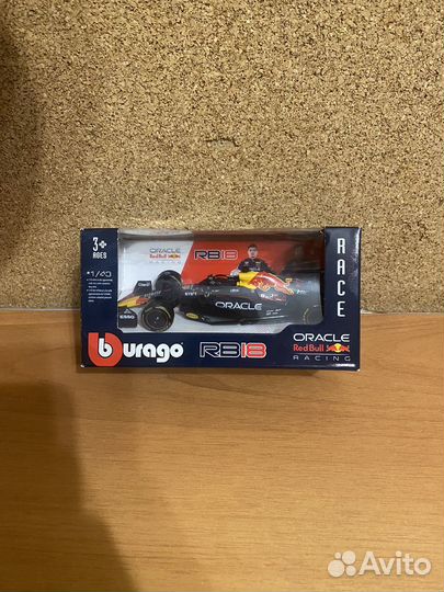 Модель коночного болида Формулы-1 red bull