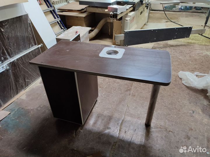 Маникюрный стол с пылесосом