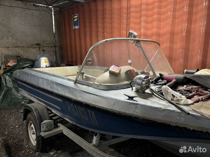 Моторная лодка с мотром Honda и прицепом