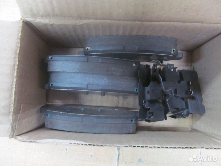 Комплект тормозных колодок С накладками (4шт) Hyun