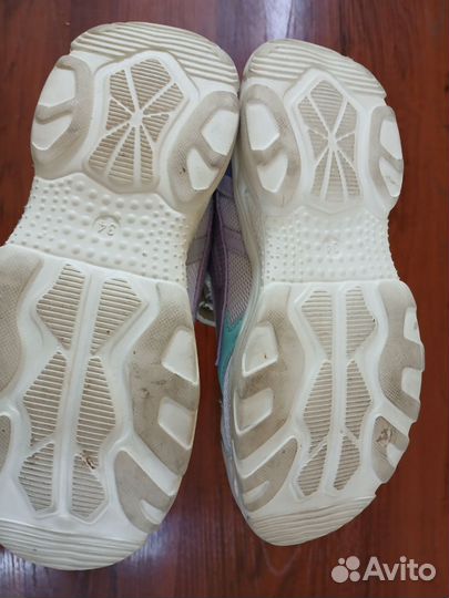 Кроссовки на девочку