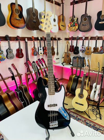 Бас гитара Terris Новая