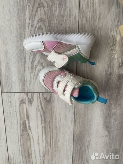 Кроссовки для девочки