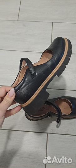 Продам школьные туфли