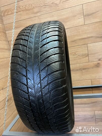Bridgestone Blizzak LM-001 245/50 R19