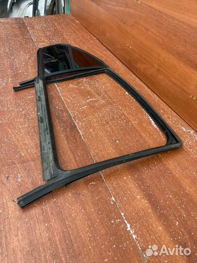 Форточка задней правой двери Skoda Octavia A5