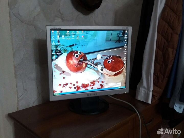 Монитор Samsung