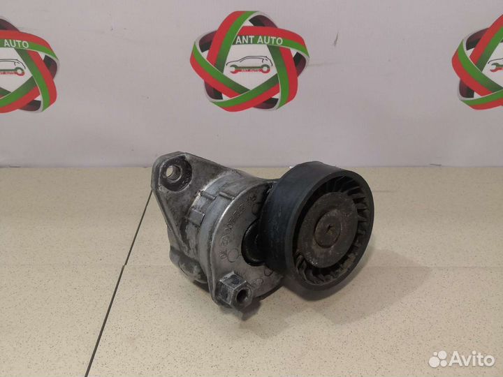 Mercedes W164 V8 Ролик с натяжителем в сборе