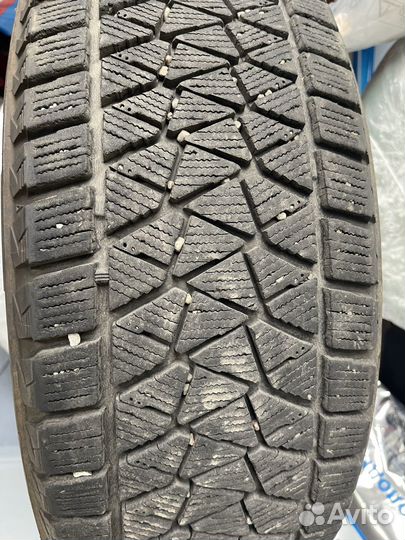 Зимние шины Bridgestone 215/60R17