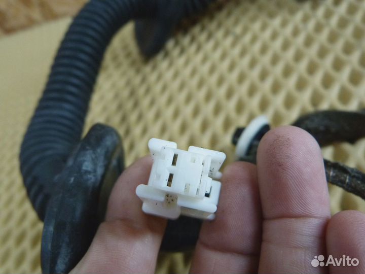 Проводка двери передней левой Renault Megane III 2009-2016 (241253545R)