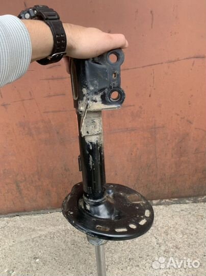 Lexus RX 4 2016-2020 стойка амортизатора