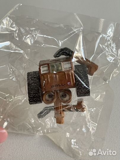 Фигурка робота Валли Wall-e из киндера