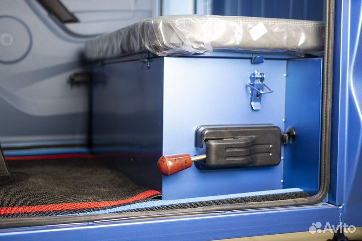 Грузовой трицикл с кабиной электрический Карго