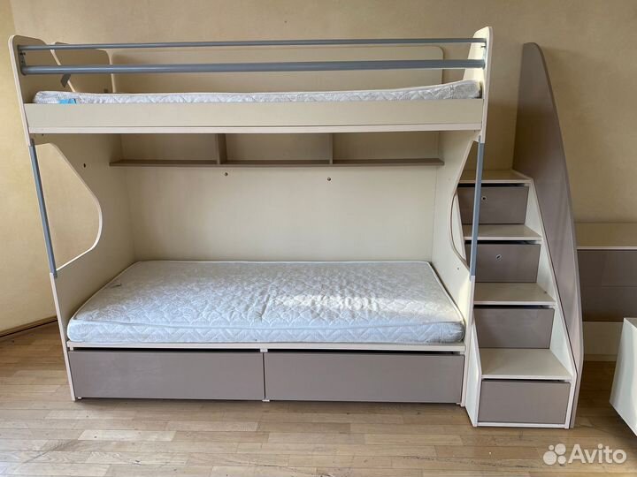 Детская двухярусная кровать бу