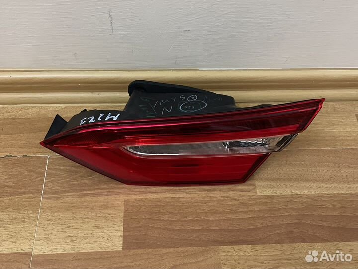 Toyota Camry v70 Фонарь правый внутренний