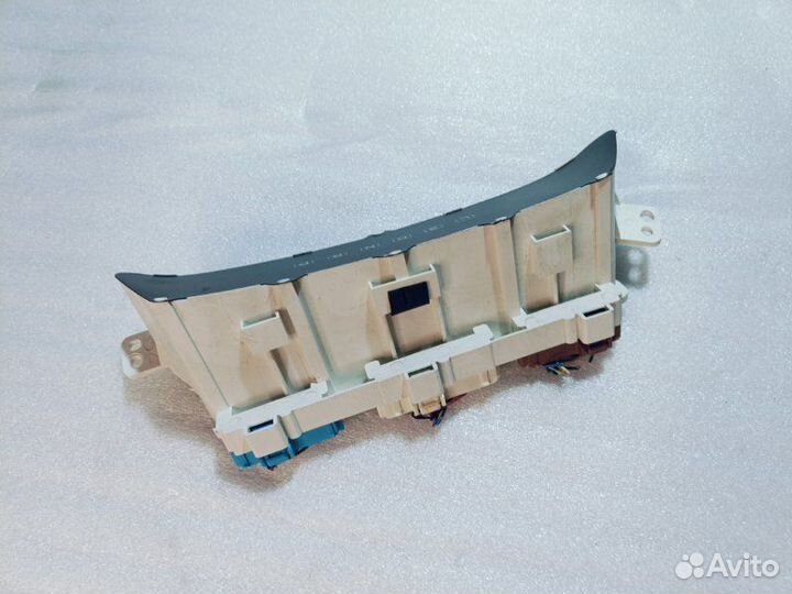 Панель приборов (переключение скоростей) Toyota