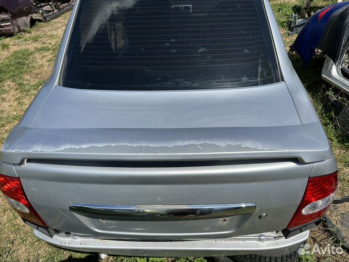 Приора крышка богажника седан