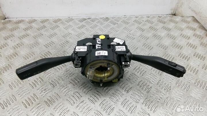 Переключатель поворотов подрулевой Skoda Octavia