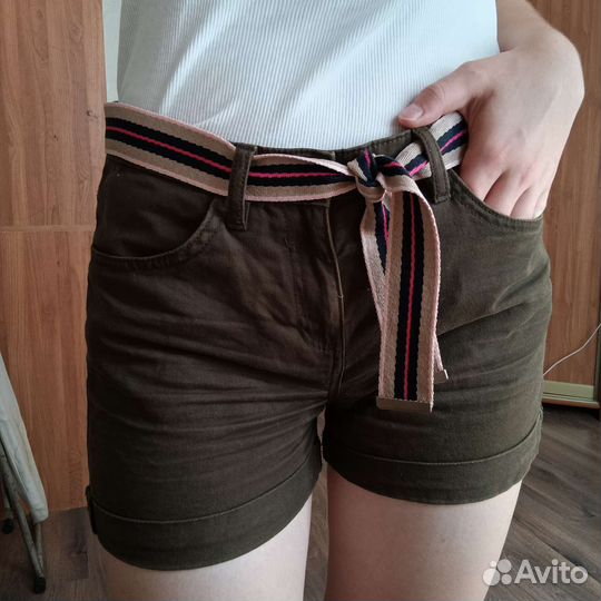 Шорты темно-зеленые с поясом