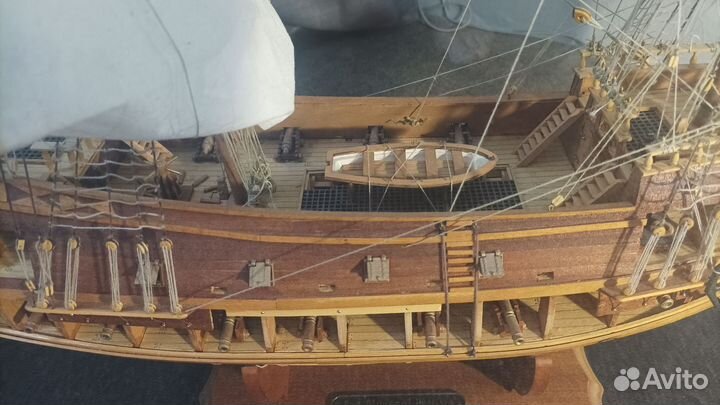 Модель корабля из дерева