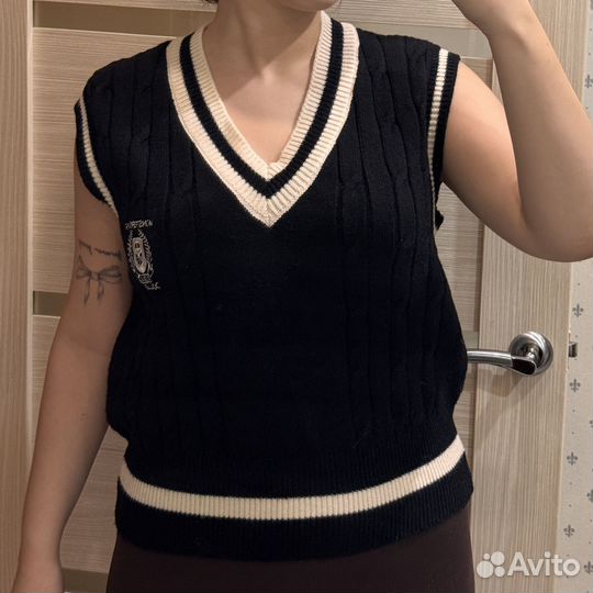 Жилетка женская вязаная