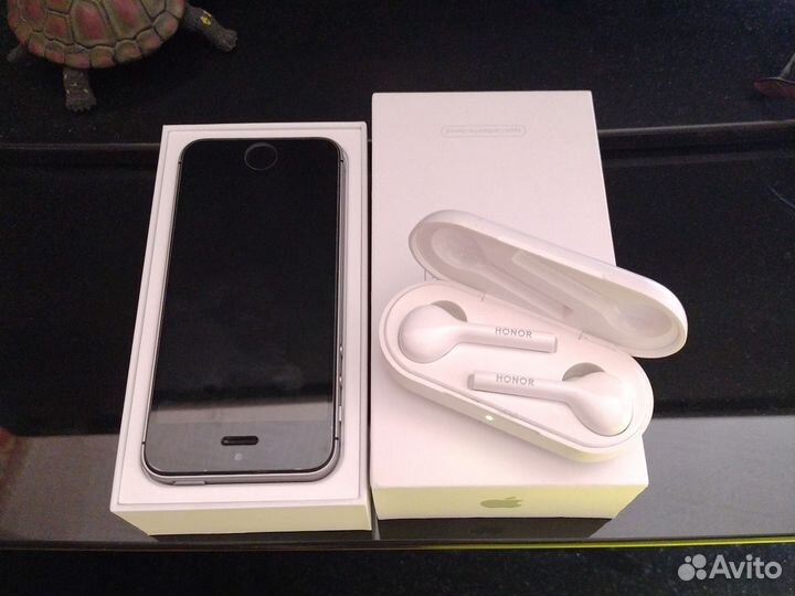 iPhone SE, 16 ГБ