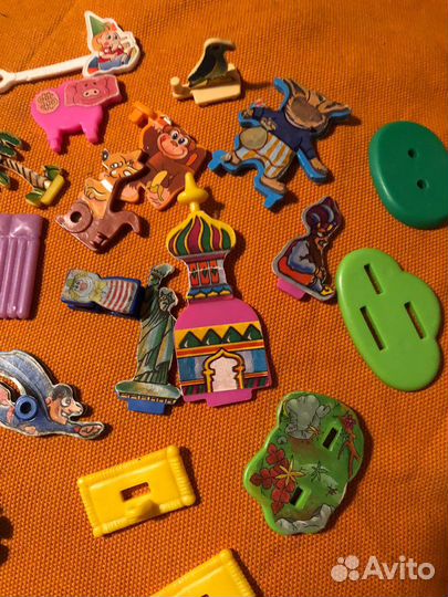 Россыпь плоских коллекций киндер