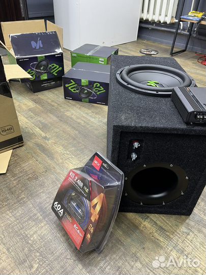 Сабвуфер в сборе с усилителем и проводам
