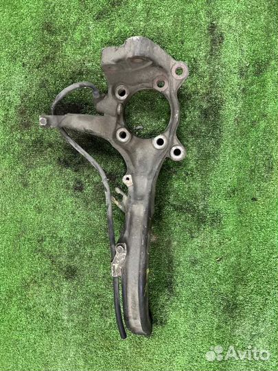 Кулак поворотный передний правый Mitsubishi Galant