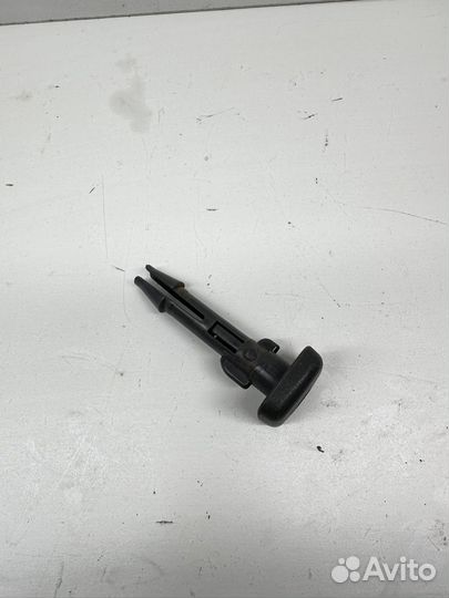 Hyundai Accent крепление подголовника